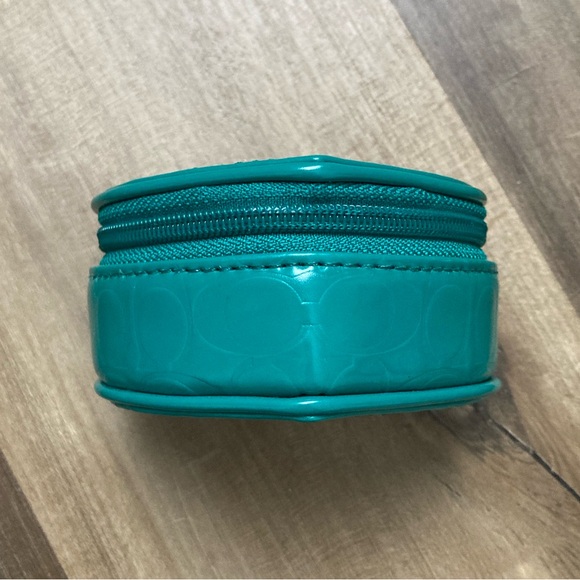 [Coach] Patent Leather Embossed Heart Shape Jewelry Box Organizer - Picture 3 of 9